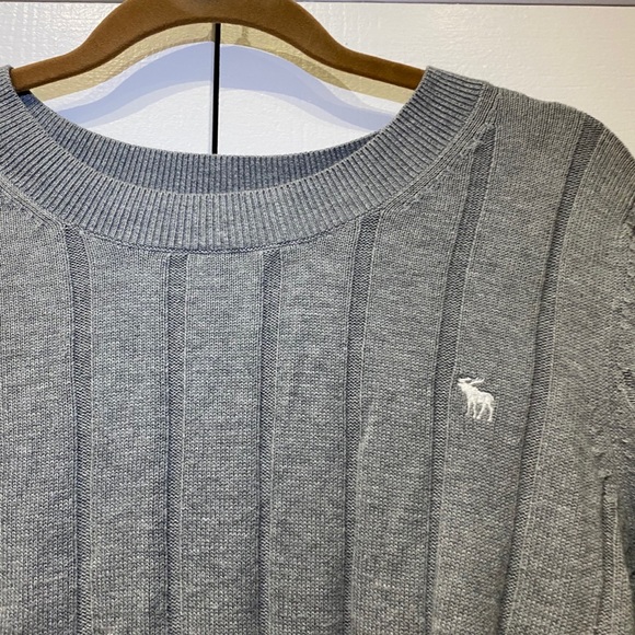 Abercrombie $ Fitch Sweater in XL - Picture 2 of 4